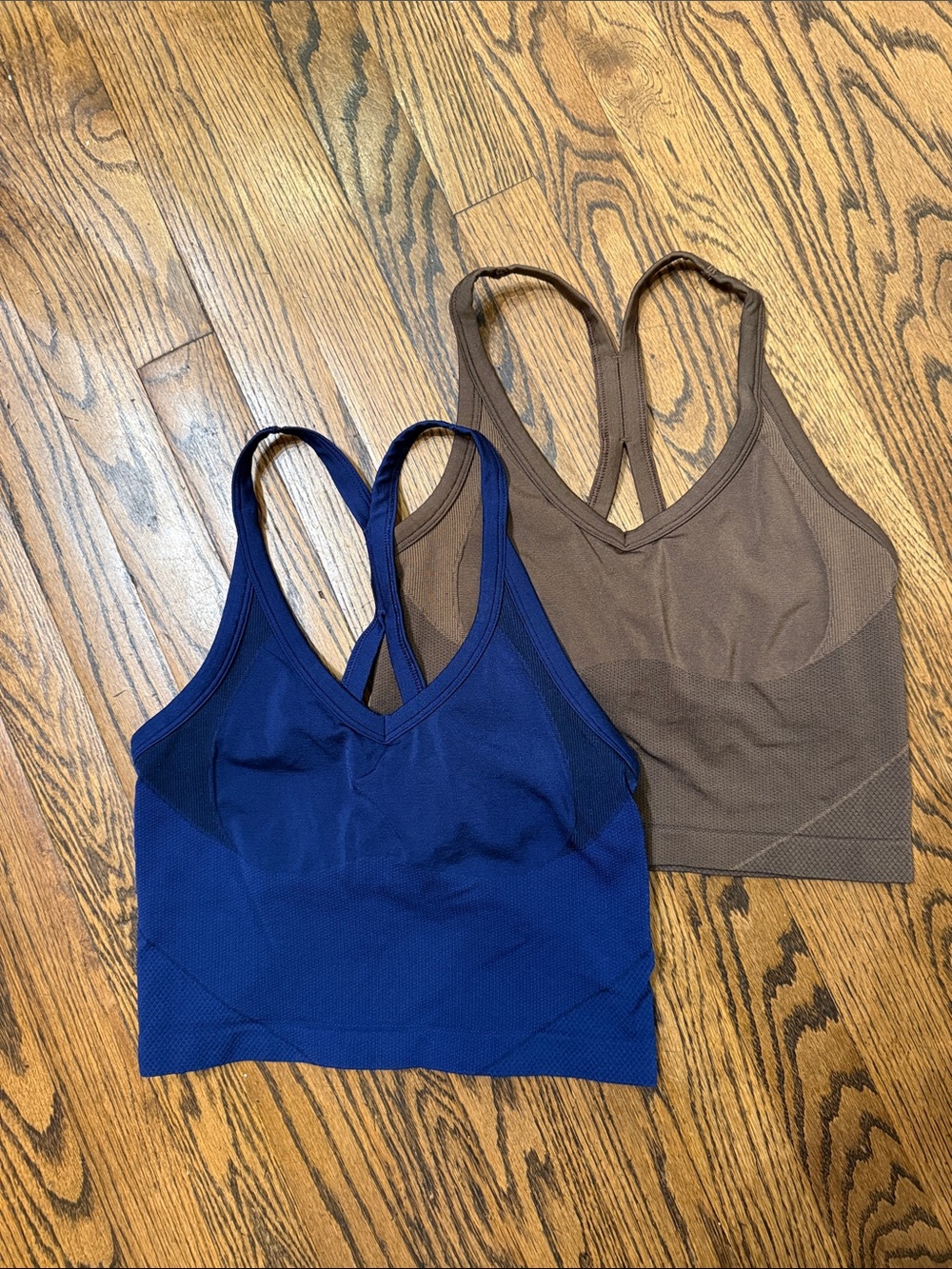 lululemon athletica Seamless V-Neck Tank Tops — Navy & Brown